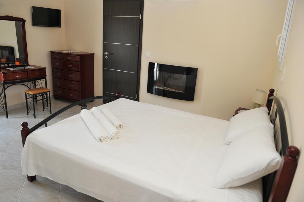 Villa Poulades Gouvia Habitación foto